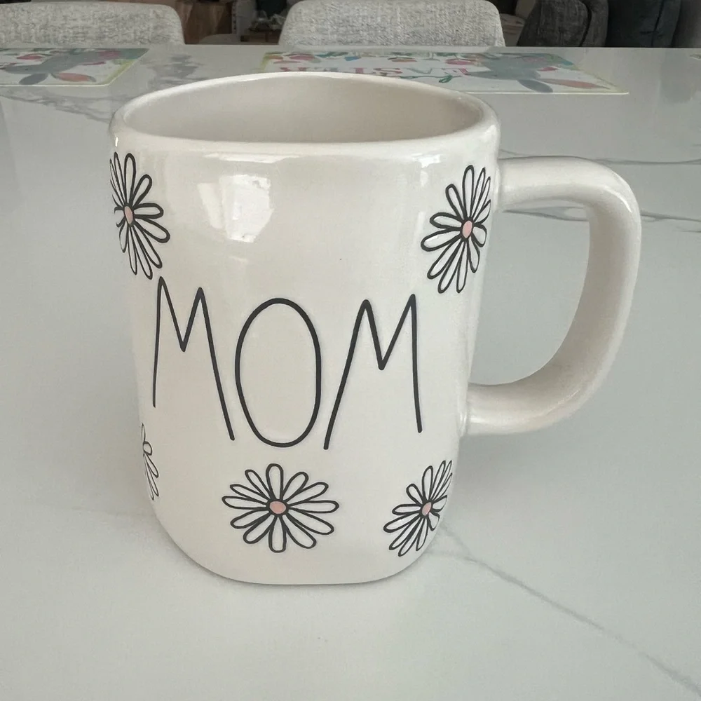 💕Rae Dunn Cute.MOM MUG💕